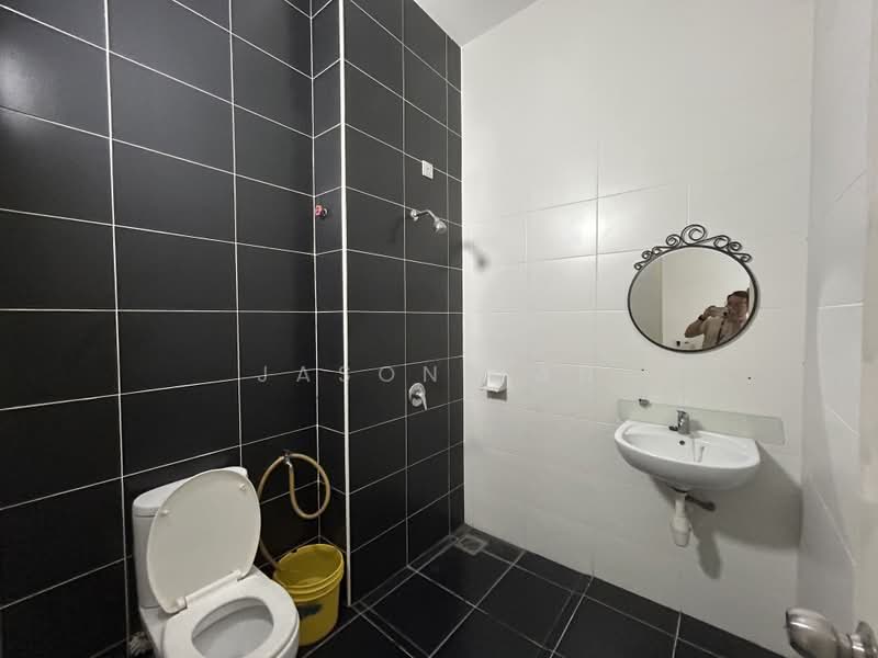 Rumah Teres 2 Tingkat untuk Dijual di Taman Eco Cascadia (Tebrau) - Jason Tan - Bathroom - PropertyGuru.com.my