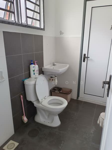 Rumah Teres 2 Tingkat untuk Dijual di Taman Setia Indah (Tebrau) - David Ong - Bathroom - PropertyGuru.com.my