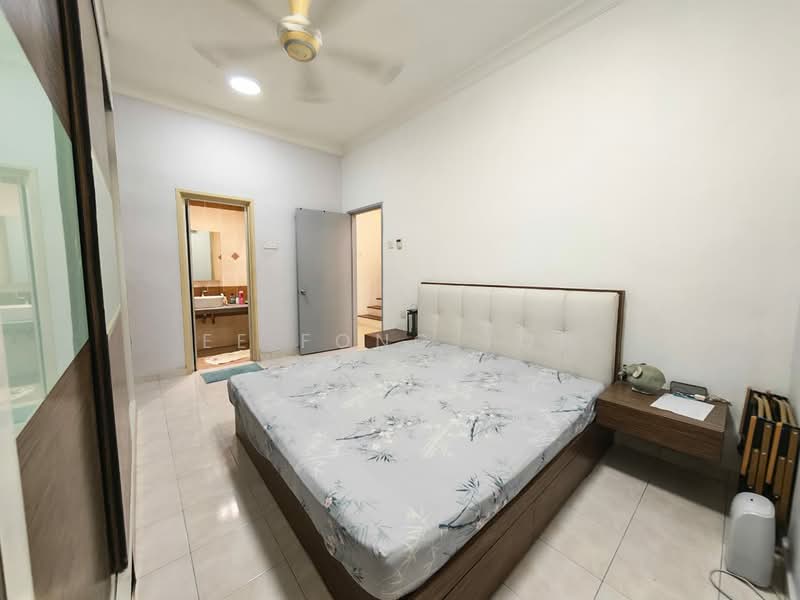 1.5-storey Terraced House for Sale in Mutiara Rini (Skudai) - Ee Fong Toh - Bedroom - PropertyGuru.com.my