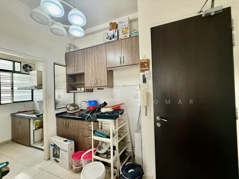 Service Residence for Sale at Seasons Garden Residences - Faisal Abu Omar - Kitchen - PropertyGuru.com.my