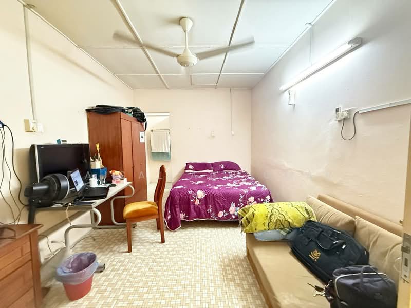 Rumah Banglo untuk Dijual di Kampung Tunku (Petaling Jaya) - Faisal Abu Omar - Bedroom - PropertyGuru.com.my