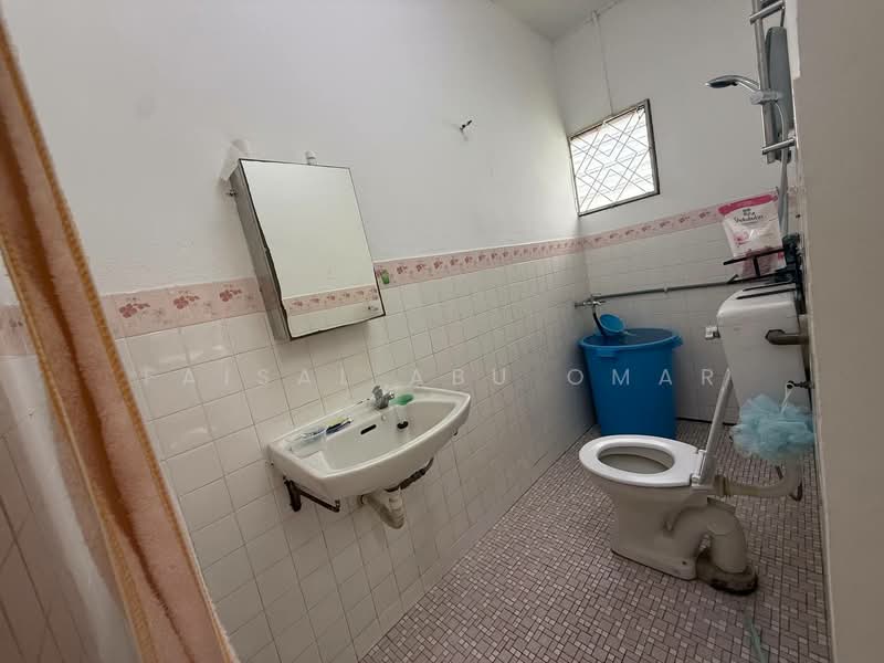 Rumah Banglo untuk Dijual di Kampung Tunku (Petaling Jaya) - Faisal Abu Omar - Bathroom - PropertyGuru.com.my