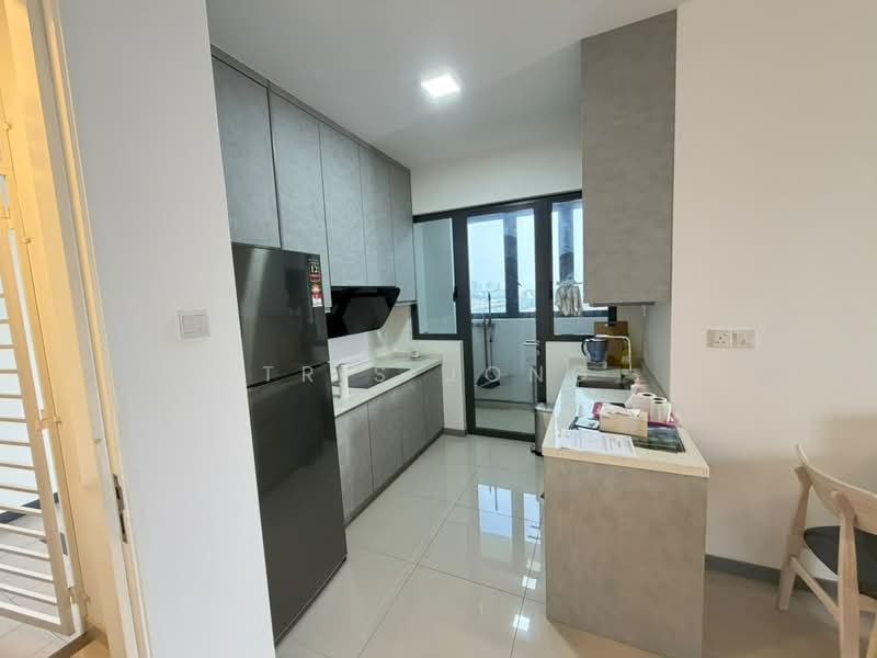 Servis Apartment untuk Disewa di United Point (Residensi Berpadu) - Tris Jong - Kitchen - PropertyGuru.com.my