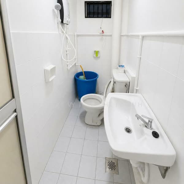 Pangsapuri untuk Disewa di Eastern Court - Joey Cheah - Bathroom - PropertyGuru.com.my