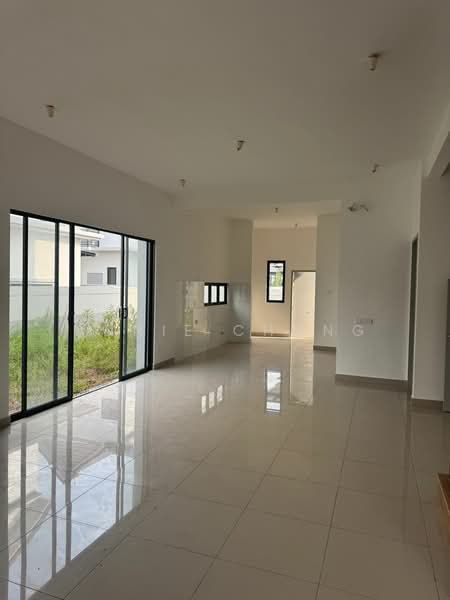 Semi-Detached House for Sale in Cyber 10 (Cyberjaya) - Annie Chong - Living Room - PropertyGuru.com.my