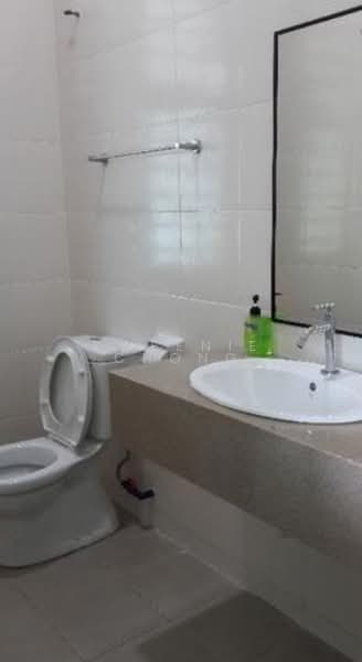 Rumah Bandar untuk Dijual di Bandar Tun Hussein Onn (Cheras) - Kweenie Chong - Bathroom - PropertyGuru.com.my