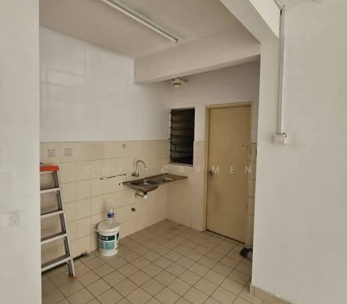 Apartment for Sale at Akasia Apartment @ Setia Alam - Chia Carmen - Kitchen - PropertyGuru.com.my