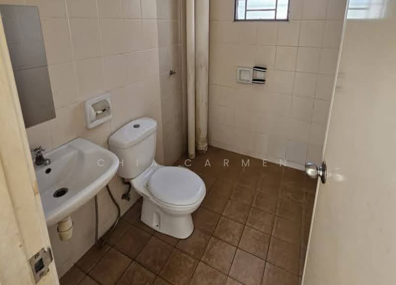 Apartment for Sale at Akasia Apartment @ Setia Alam - Chia Carmen - Bathroom - PropertyGuru.com.my