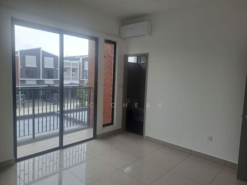 Rumah Bandar untuk Disewa di Elmina (Shah Alam) - KC Cheah - Balcony - PropertyGuru.com.my