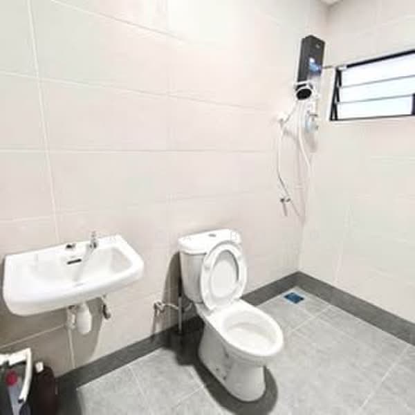 2-storey Terraced House for Rent in Pending (Kuching) - Erica Bong - Bathroom - PropertyGuru.com.my