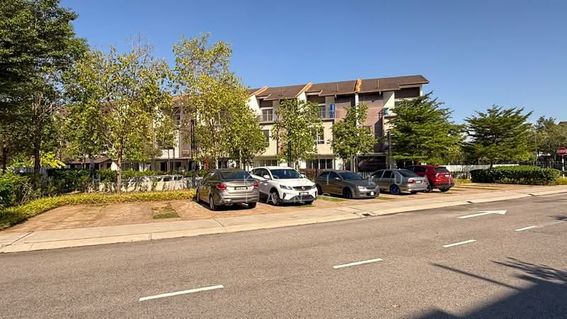 Rumah Teres untuk Dijual di Bandar Tropicana Aman (Telok Panglima Garang) - Henry Kooi Kuan Xiang - Exterior - PropertyGuru.com.my