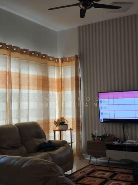 Rumah Teres untuk Dijual di Bandar Tropicana Aman (Telok Panglima Garang) - Henry Kooi Kuan Xiang - Living Room - PropertyGuru.com.my