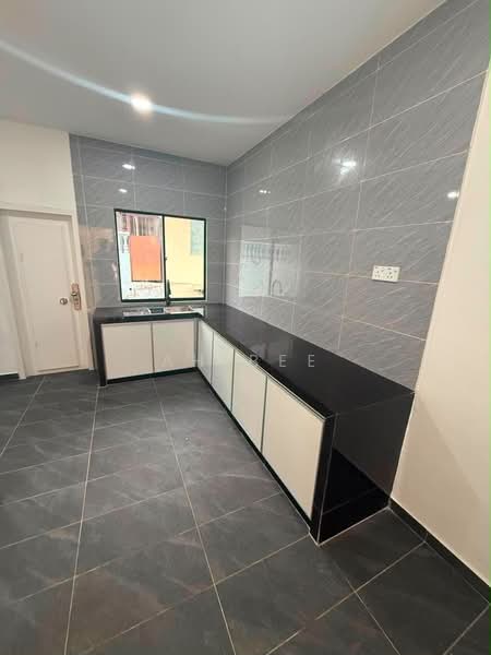 Rumah Teres 1 Tingkat untuk Dijual di Taman Ehsan Jaya (Ulu Tiram) - Ah Bee - Kitchen - PropertyGuru.com.my