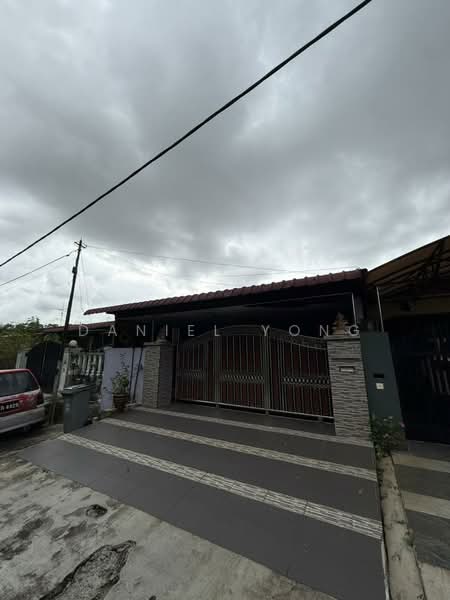 Rumah Teres 1 Tingkat untuk Dijual di Taman Johor (Tampoi) - Daniel Yong - Exterior - PropertyGuru.com.my