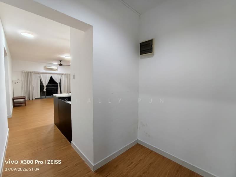 Servis Apartment untuk Disewa di SetiaWalk - Shally Pun - Living Room - PropertyGuru.com.my