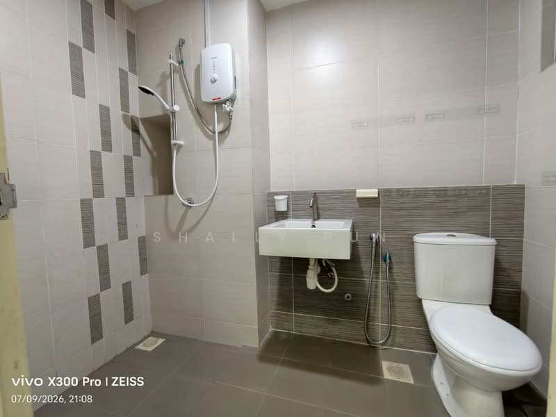 Servis Apartment untuk Disewa di SetiaWalk - Shally Pun - Bathroom - PropertyGuru.com.my