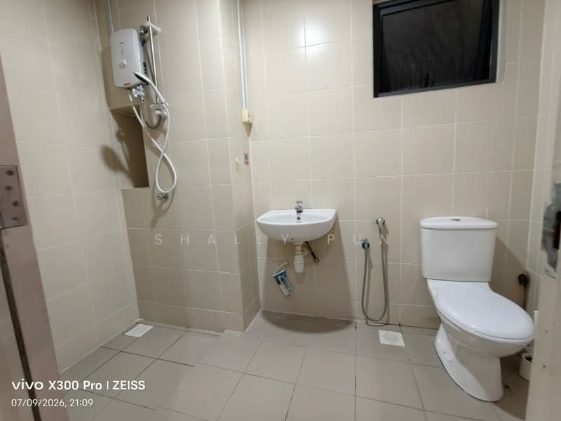 Servis Apartment untuk Disewa di SetiaWalk - Shally Pun - Bathroom - PropertyGuru.com.my