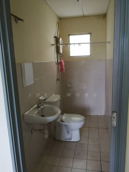 Pangsapuri untuk Disewa di Baiduri Court Apartment - Joey Wong - Bathroom - PropertyGuru.com.my