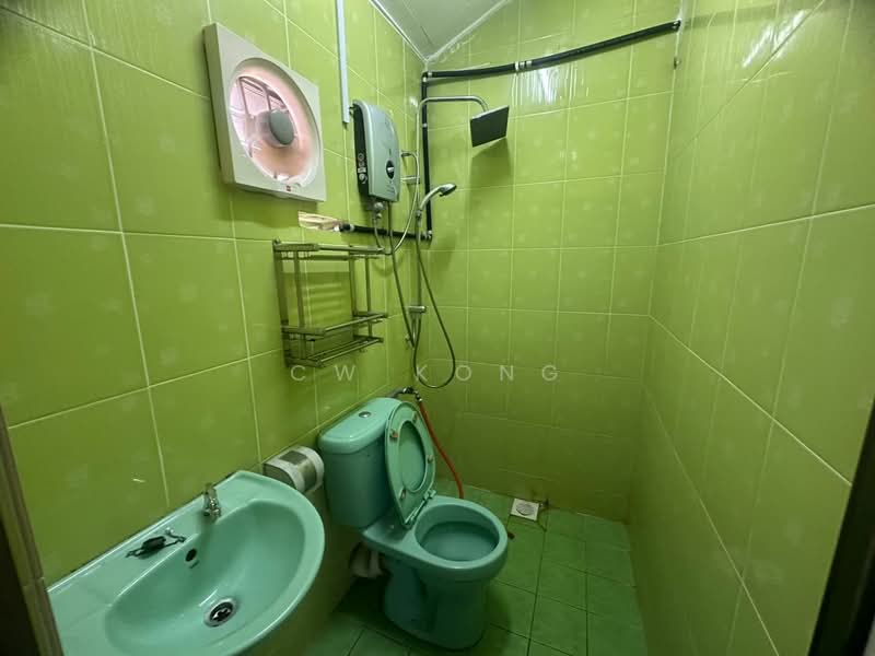 2.5-storey Terraced House for Rent in Taman Sri Sinar (Segambut) - CW Kong - Bathroom - PropertyGuru.com.my