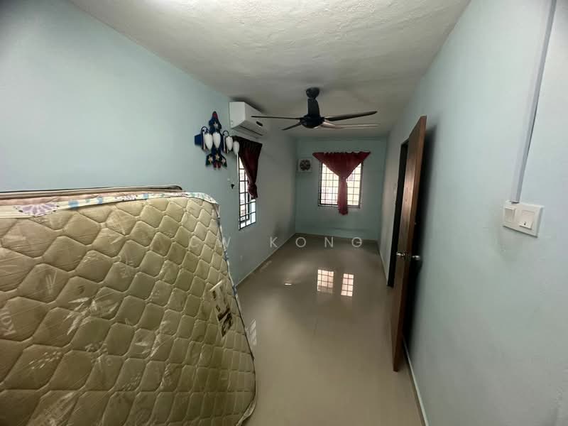 2.5-storey Terraced House for Rent in Taman Sri Sinar (Segambut) - CW Kong - Bedroom - PropertyGuru.com.my