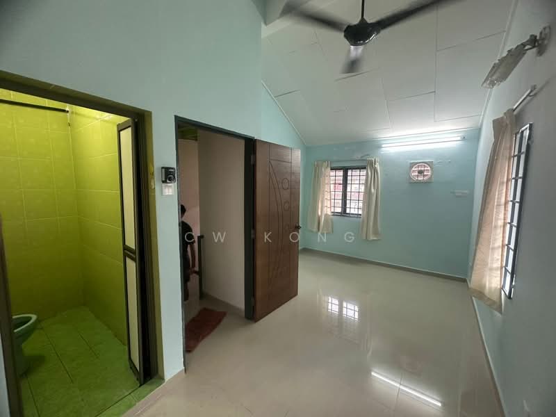 2.5-storey Terraced House for Rent in Taman Sri Sinar (Segambut) - CW Kong - Bathroom - PropertyGuru.com.my