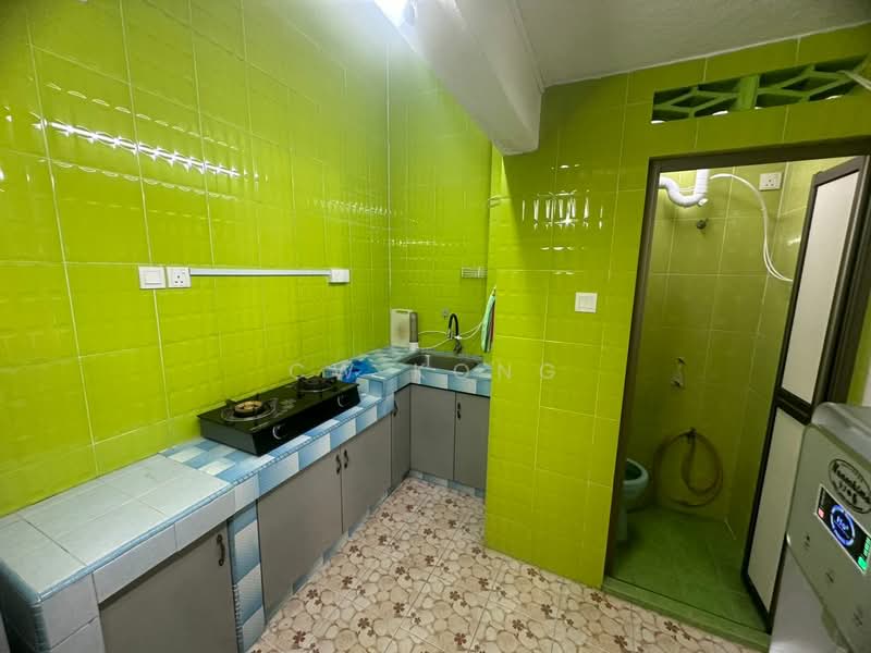 2.5-storey Terraced House for Rent in Taman Sri Sinar (Segambut) - CW Kong - Kitchen - PropertyGuru.com.my