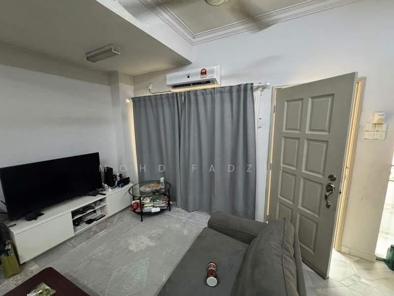 Rumah Teres untuk Dijual di Taman Pinggiran Usj (Subang Jaya) - Mohd Fadzli - Living Room - PropertyGuru.com.my