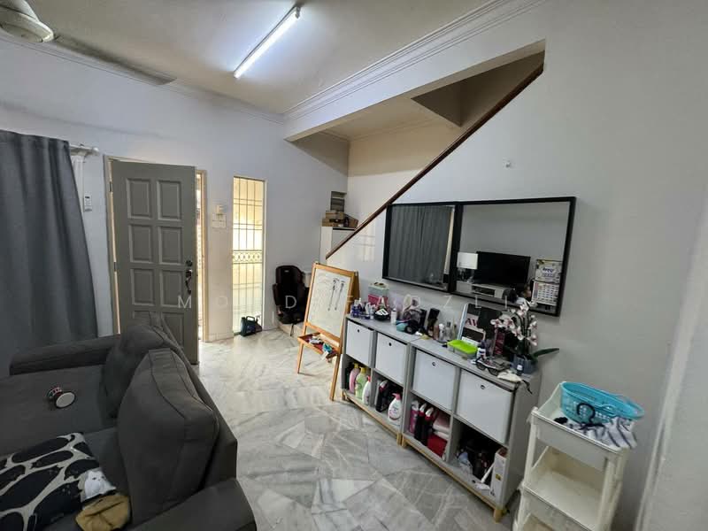 Rumah Teres untuk Dijual di Taman Pinggiran Usj (Subang Jaya) - Mohd Fadzli - Living Room - PropertyGuru.com.my