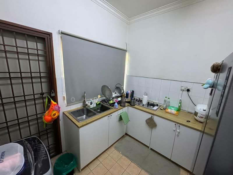 Rumah Teres untuk Dijual di Taman Pinggiran Usj (Subang Jaya) - Mohd Fadzli - Kitchen - PropertyGuru.com.my