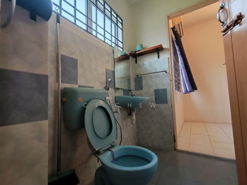 Semi-Detached House for Sale in Kampung Jawa (Klang) - CL Chew - Bathroom - PropertyGuru.com.my