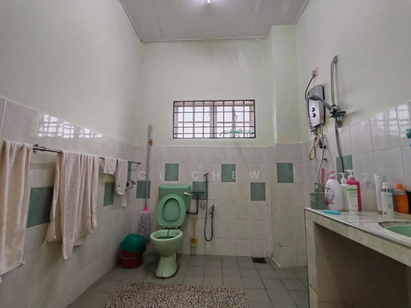 Semi-Detached House for Sale in Kampung Jawa (Klang) - CL Chew - Bathroom - PropertyGuru.com.my