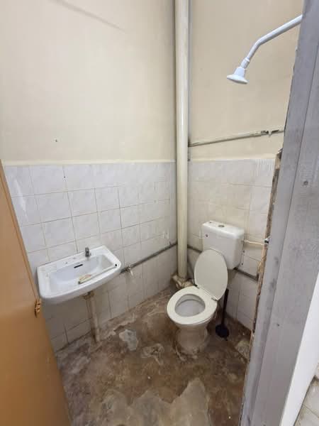 Rumah Teres 2 Tingkat untuk Dijual di Taman Kasawari (Simpang Ampat) - Kelvin Lee - Bathroom - PropertyGuru.com.my