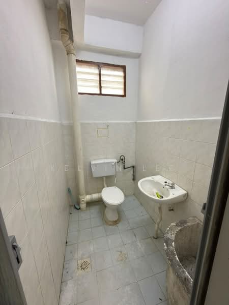 Rumah Teres 2 Tingkat untuk Dijual di Taman Kasawari (Simpang Ampat) - Kelvin Lee - Bathroom - PropertyGuru.com.my