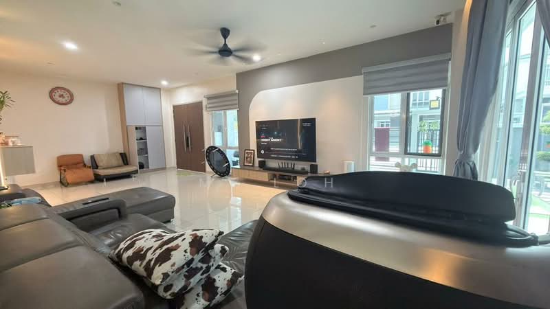 Rumah Berkembar untuk Dijual di Sungai Buloh (Selangor) - MY Loh - Living Room - PropertyGuru.com.my