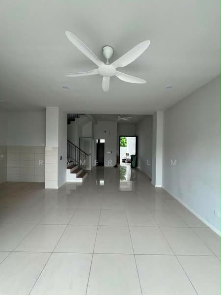Rumah Teres untuk Disewa di Tamansari (Rawang) - Raymerc Lim - Living Room - PropertyGuru.com.my