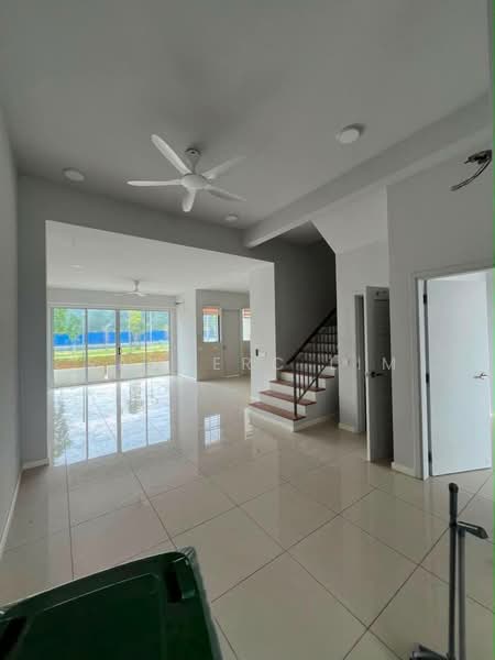 Rumah Teres untuk Disewa di Tamansari (Rawang) - Raymerc Lim - Living Room - PropertyGuru.com.my