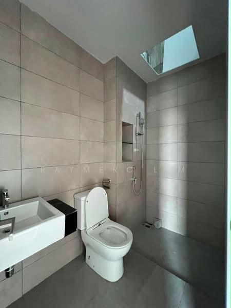 Rumah Teres untuk Disewa di Tamansari (Rawang) - Raymerc Lim - Bathroom - PropertyGuru.com.my