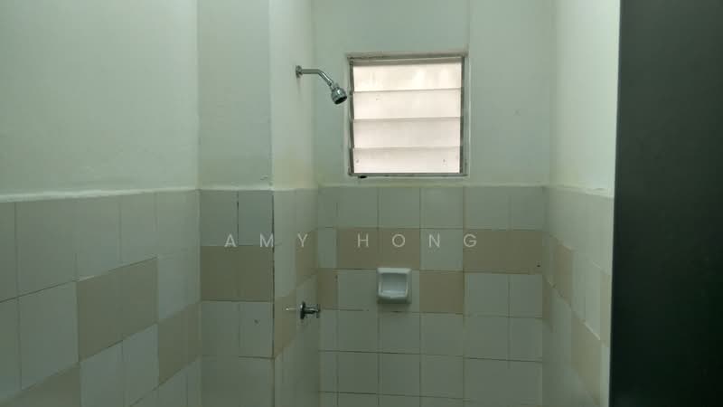 Pangsapuri untuk Dijual di Pangsapuri Merak - Amy Hong - Bathroom - PropertyGuru.com.my