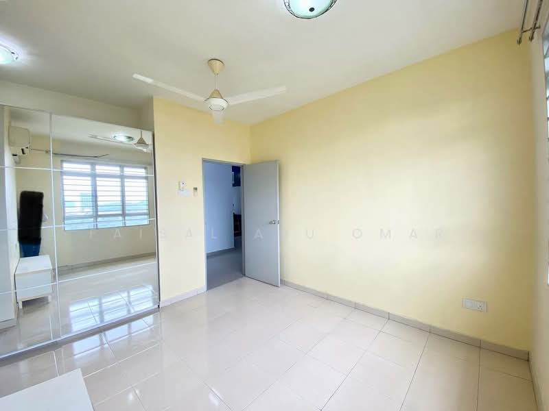 Kondominium untuk Dijual di Mutiara Anggerik - Faisal Abu Omar - Bedroom - PropertyGuru.com.my