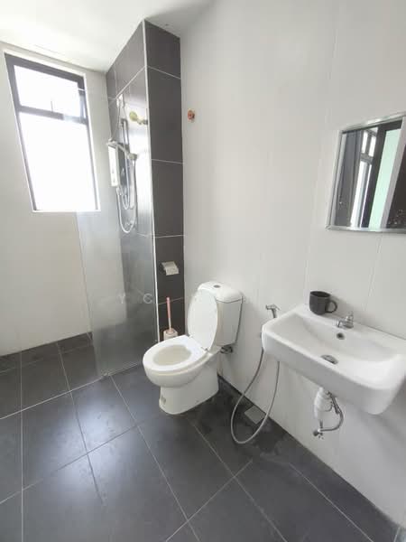 Servis Apartment untuk Disewa di The Garden Residences - YC Fung - Bathroom - PropertyGuru.com.my