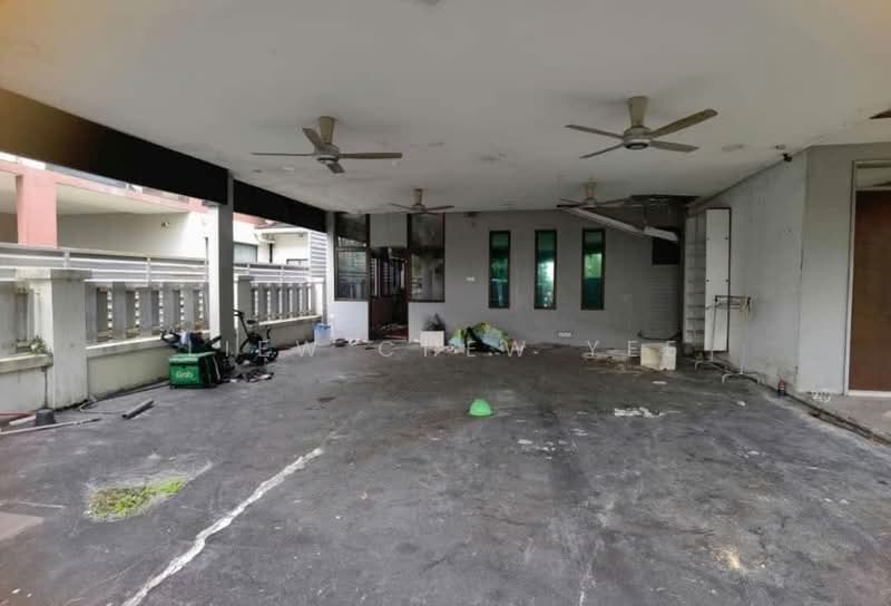 Semi-Detached House for Sale in Shah Alam (Selangor) - Liew Chew Yee - Car Park - PropertyGuru.com.my
