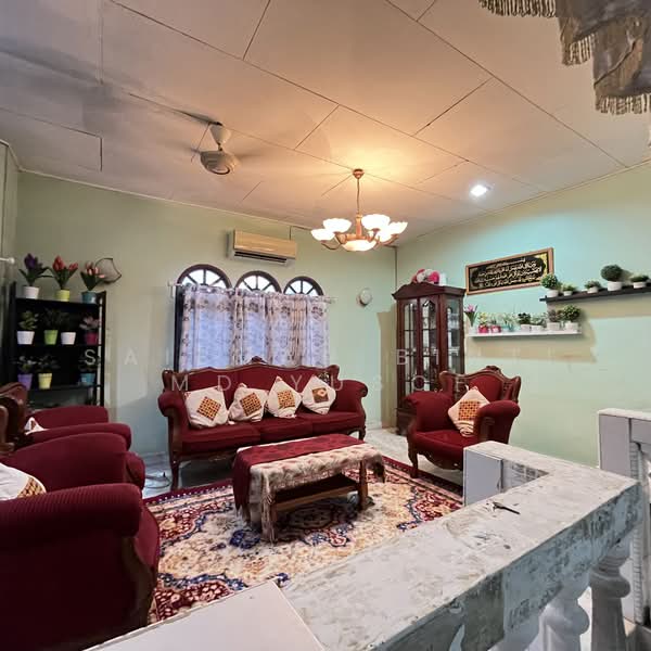 Rumah Banglo untuk Dijual di Kampung Laksamana (Batu Caves) - SAIEMAH BINTI MD YUSOF - Living Room - PropertyGuru.com.my