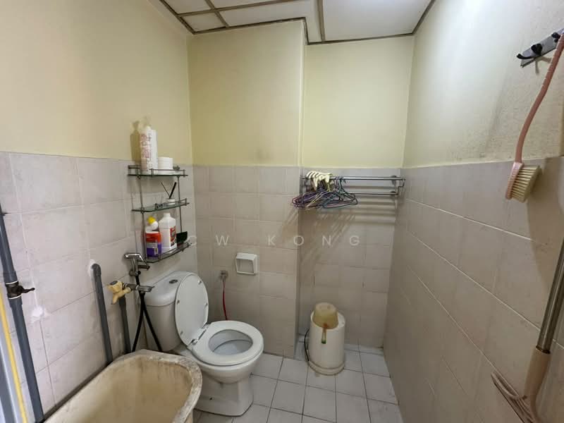 Kondominium untuk Dijual di Rivercity Condominium - CW Kong - Bathroom - PropertyGuru.com.my