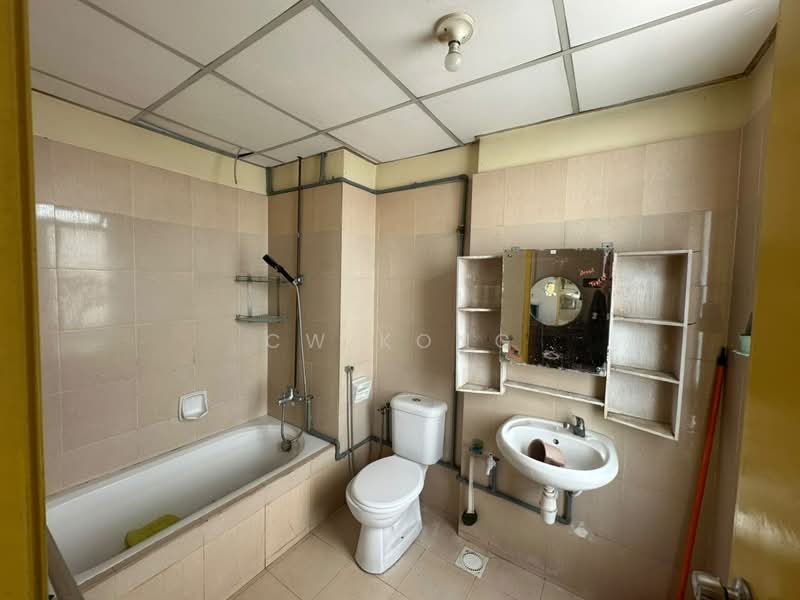Kondominium untuk Dijual di Rivercity Condominium - CW Kong - Bathroom - PropertyGuru.com.my
