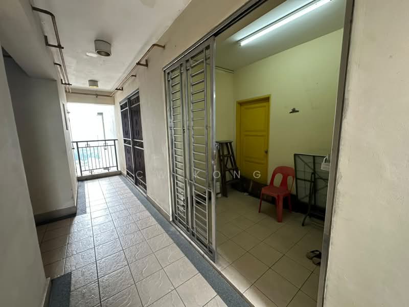 Kondominium untuk Dijual di Rivercity Condominium - CW Kong - Corridor - PropertyGuru.com.my