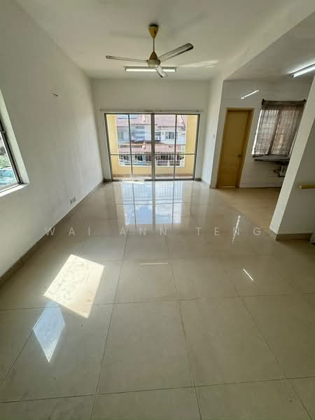 Rumah Bandar untuk Disewa di Serdang (Seri Kembangan) - Wai Ann Teng - Living Room - PropertyGuru.com.my