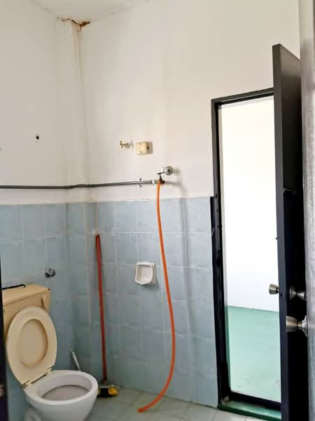 Rumah Teres untuk Dijual di Taman Sri Kejora (Kajang) - Ken Low - Bathroom - PropertyGuru.com.my