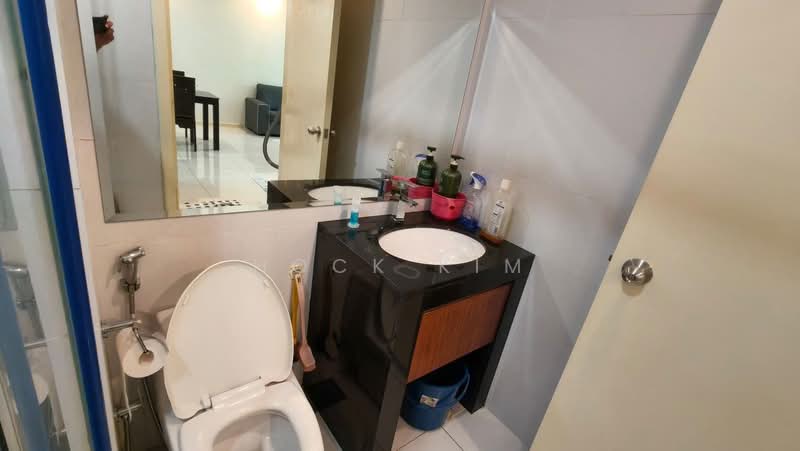 Pangsapuri untuk Dijual di Impiana - Hock Kim - Bathroom - PropertyGuru.com.my