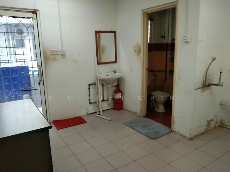 Kedai / Pejabat untuk Disewa di Kota Kinabalu (Sabah) - Kim Fuen Chin - Bathroom - PropertyGuru.com.my