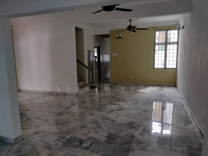 2-storey Terraced House for Rent in Bandar Kinrara Seksyen 1 (Bandar Kinrara) - Shally Pun - Living Room - PropertyGuru.com.my